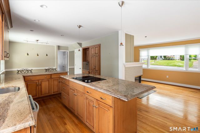 43 Green Knolls Lane, Fairfield, CT 06824