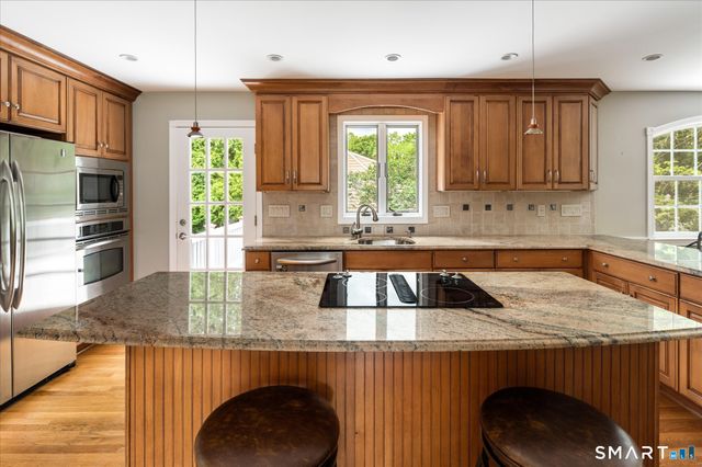 43 Green Knolls Lane, Fairfield, CT 06824