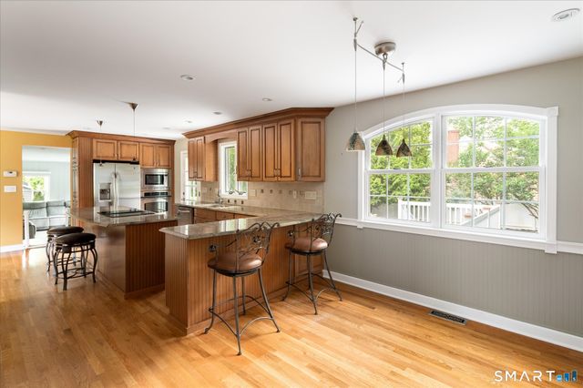 43 Green Knolls Lane, Fairfield, CT 06824