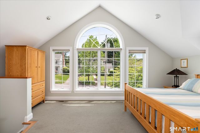 43 Green Knolls Lane, Fairfield, CT 06824