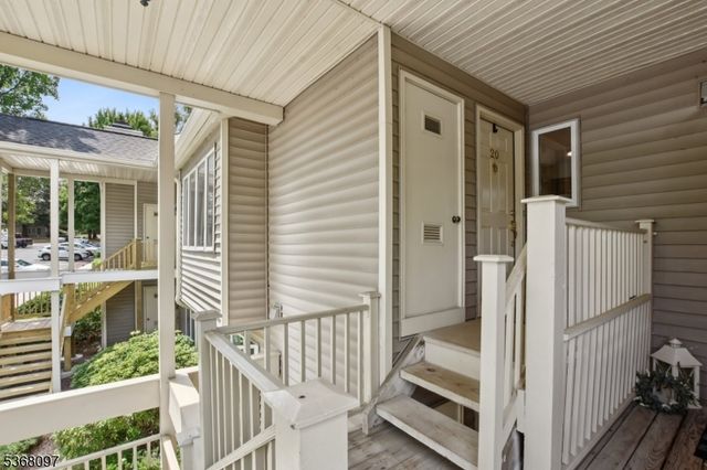 20 Augusta Dr, Clinton Twp., NJ 08801