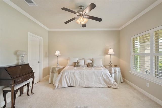1919 Debbie Drive, Bryan, TX 77802