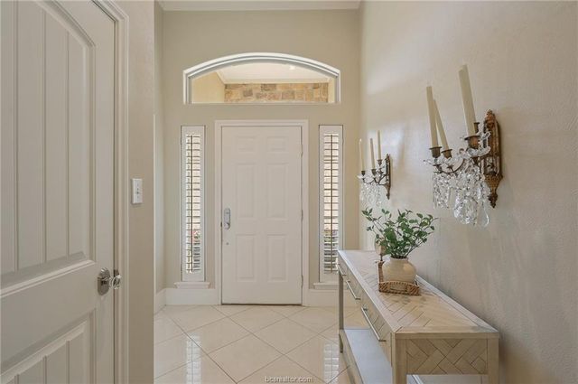 1919 Debbie Drive, Bryan, TX 77802