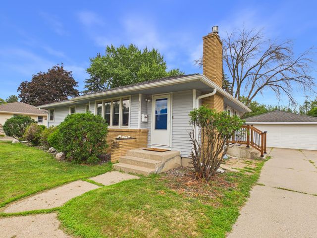 6306 Lee Avenue N, Brooklyn Center, MN 55429