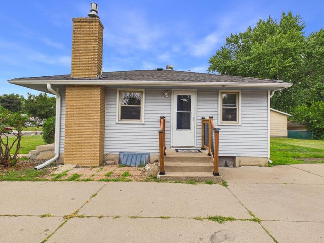6306 Lee Avenue N, Brooklyn Center, MN 55429