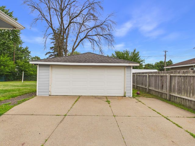 6306 Lee Avenue N, Brooklyn Center, MN 55429