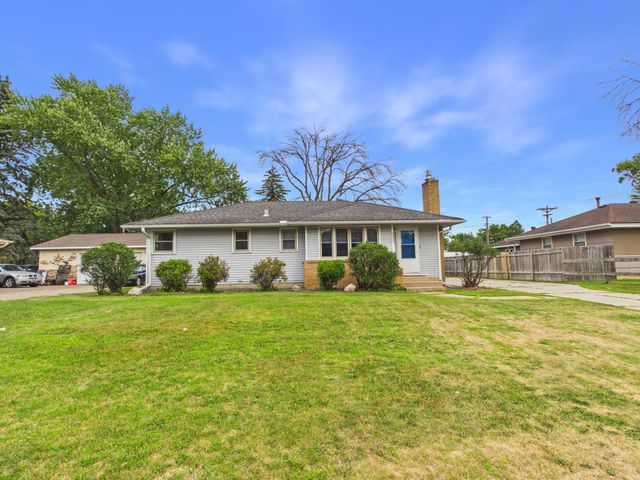 6306 Lee Avenue N, Brooklyn Center, MN 55429