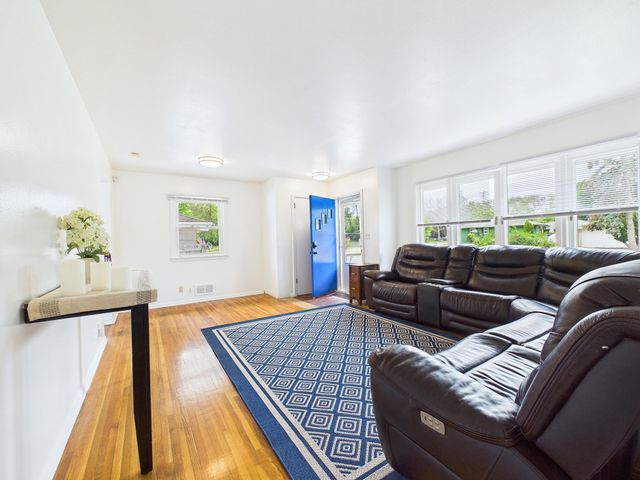 6306 Lee Avenue N, Brooklyn Center, MN 55429