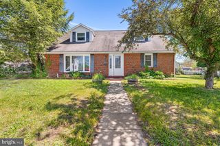 318 WASHINGTON ST, Pennsburg, PA 18073