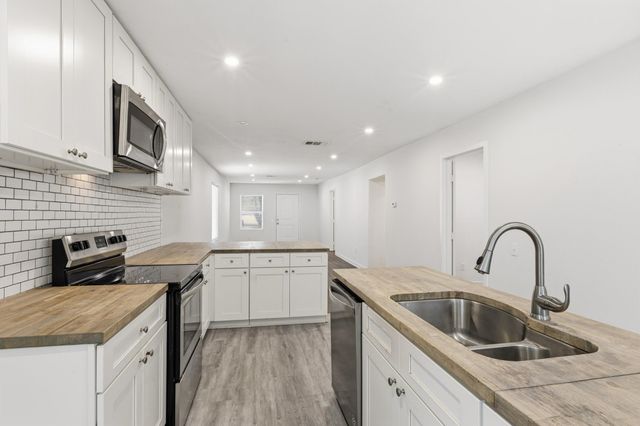 108 Irene ST, Elgin, TX 78621