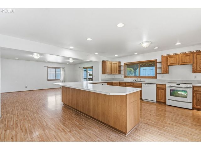 156 WILLIAMS Ave, Kelso, WA 98626