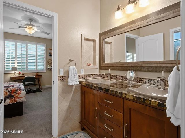 15426 S 4TH Avenue, Phoenix, AZ 85045