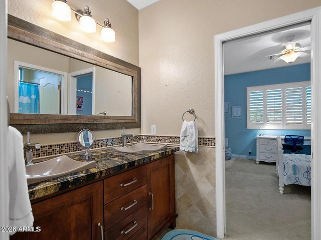 15426 S 4TH Avenue, Phoenix, AZ 85045