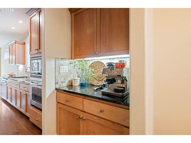 6508 Nw MCMULLEN Ave, Portland, OR 97229