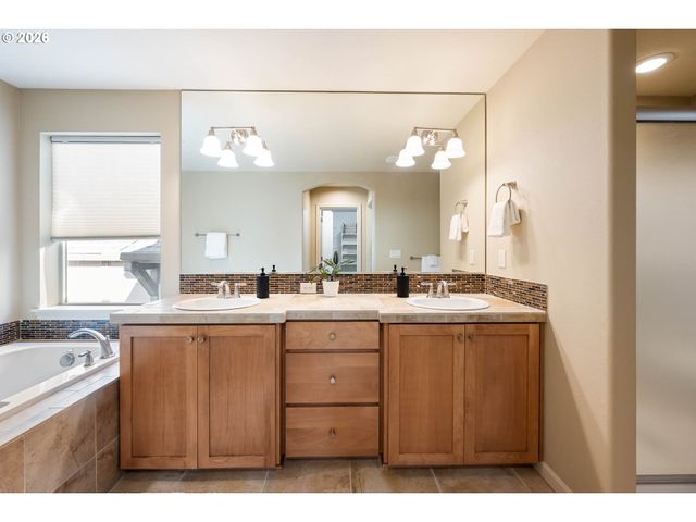 6508 Nw MCMULLEN Ave, Portland, OR 97229