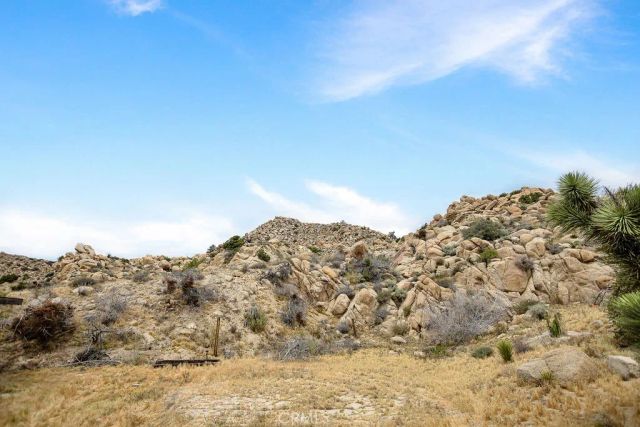 56564 Nelson Avenue, Yucca Valley, CA 92284