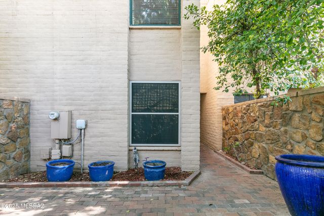 2820 E Sierra Vista Road, Tucson, AZ 85716