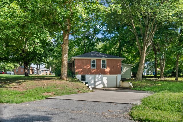 18 Dalewood Dr, Clarksville, TN 37042