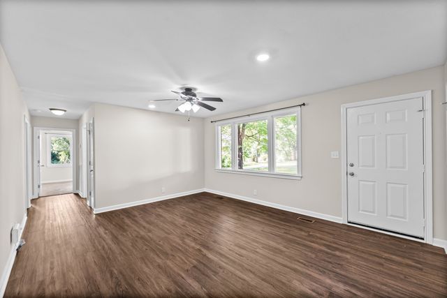 18 Dalewood Dr, Clarksville, TN 37042