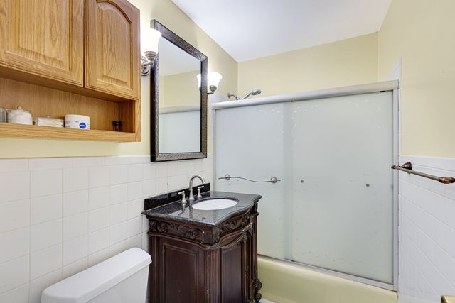 1727 W Estes Avenue C, Chicago, IL 60626