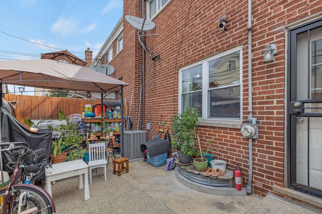 1727 W Estes Avenue C, Chicago, IL 60626