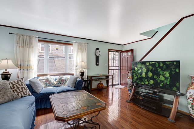 1727 W Estes Avenue C, Chicago, IL 60626
