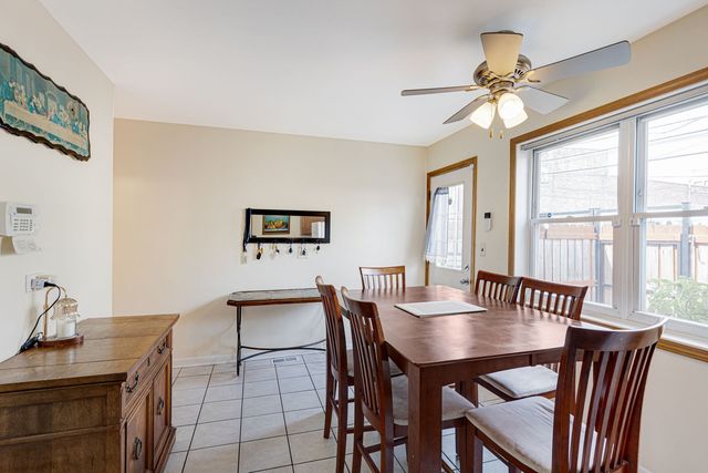 1727 W Estes Avenue C, Chicago, IL 60626