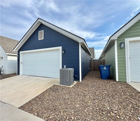 925 NE Heights Lane, Bentonville, AR 72712