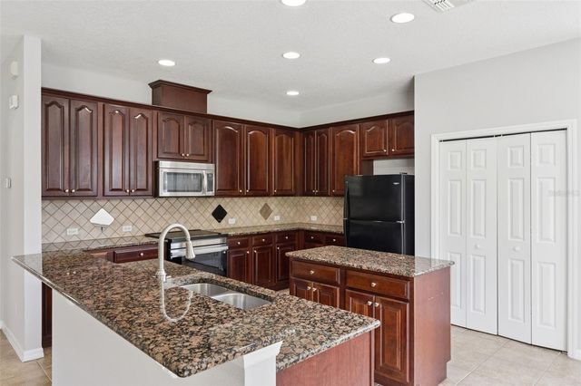 725 LEGACY PARK DRIVE, Casselberry, FL 32707