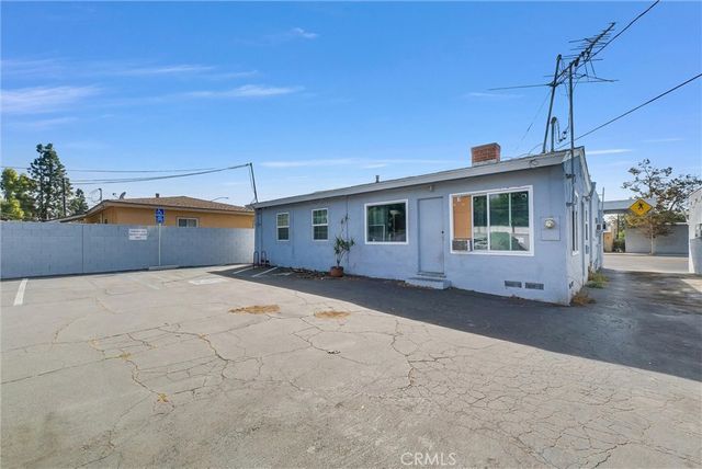 1823 W 17th, Santa Ana, CA 92706