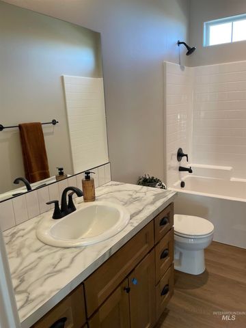 1196 Creekside Way, Twin Falls, ID 83301