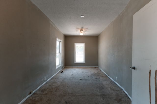 713 W Madison Street, Knoxville, IA 50138