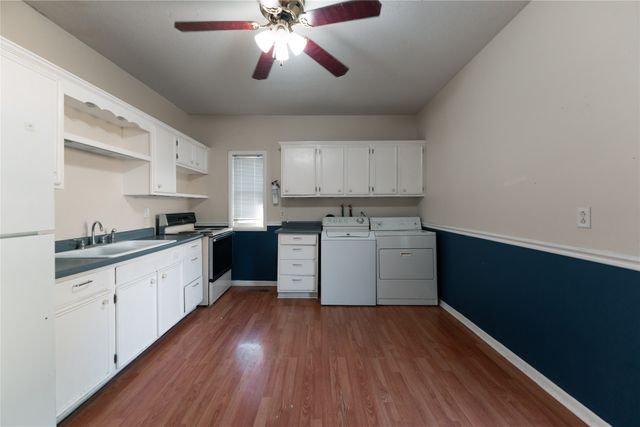 713 W Madison Street, Knoxville, IA 50138