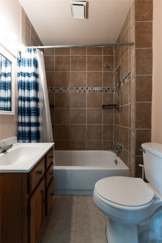 713 W Madison Street, Knoxville, IA 50138