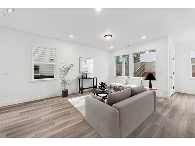 904 Rosebud Ct, Forest Grove, OR 97116