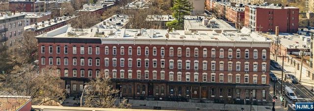 211 14th Street 3R, Hoboken, NJ 07030