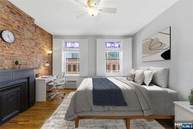 211 14th Street 3R, Hoboken, NJ 07030