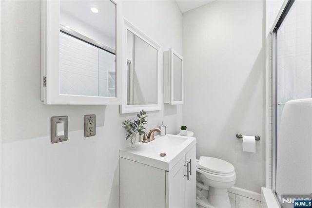211 14th Street 3R, Hoboken, NJ 07030