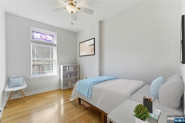 211 14th Street 3R, Hoboken, NJ 07030