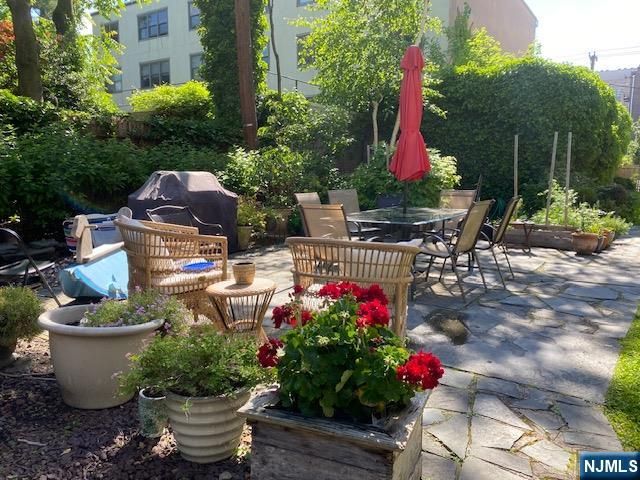 211 14th Street 3R, Hoboken, NJ 07030