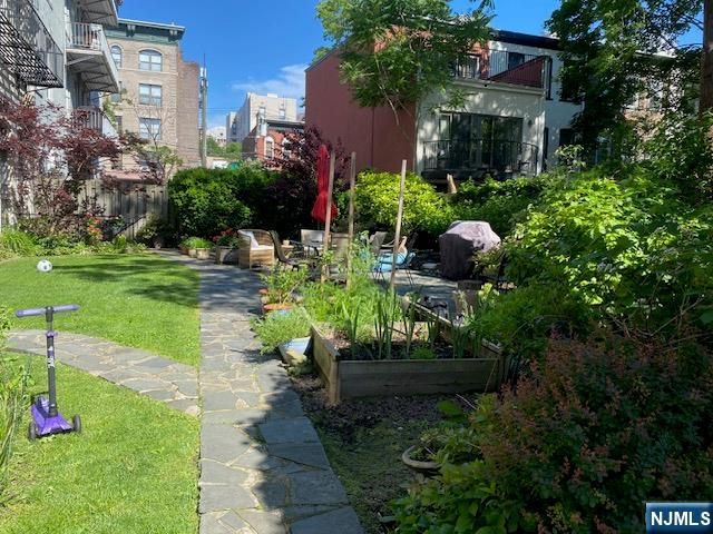 211 14th Street 3R, Hoboken, NJ 07030