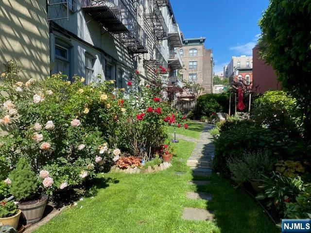 211 14th Street 3R, Hoboken, NJ 07030