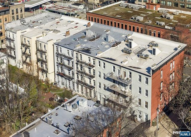 211 14th Street 3R, Hoboken, NJ 07030