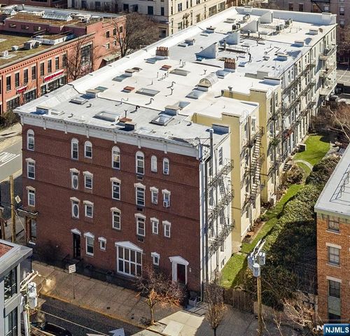 211 14th Street 3R, Hoboken, NJ 07030