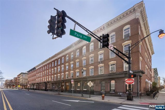 211 14th Street 3R, Hoboken, NJ 07030
