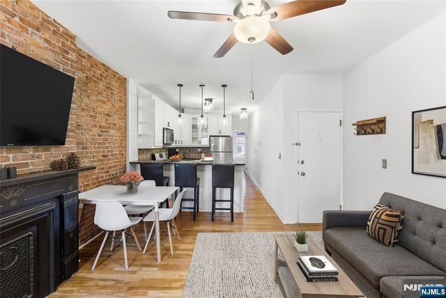 211 14th Street 3R, Hoboken, NJ 07030