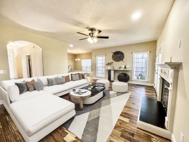 6724 Sunnywood Dr, Nashville, TN 37211