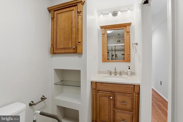 9202 ROCKEFELLER LN, Springfield, VA 22153