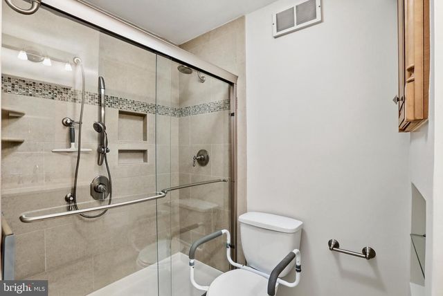 9202 ROCKEFELLER LN, Springfield, VA 22153