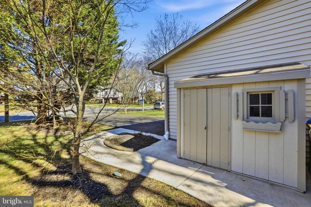 9202 ROCKEFELLER LN, Springfield, VA 22153